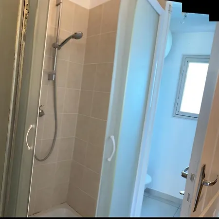 Avec Jacuzzi Y Piscina Проживання в сім'ї *