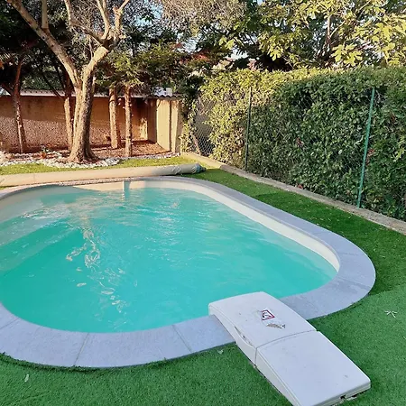 Avec Jacuzzi Y Piscina Проживання в сім'ї *