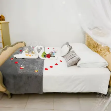Avec Jacuzzi Y Piscina Проживання в сім'ї